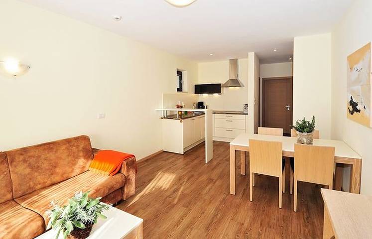 Ferienwohnung für 4 Personen, mit Balkon und Sauna sowie Garten in Riffian