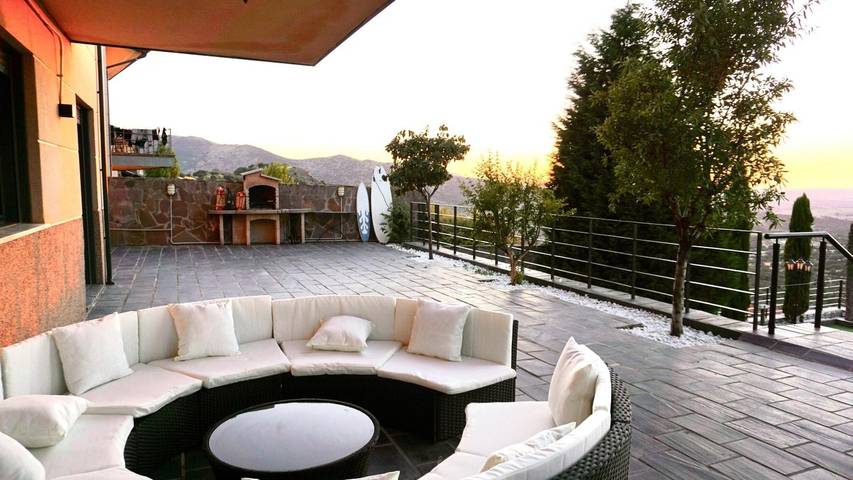 Villa Los Ángeles en la Sierra de Guadarrama con piscina y vistas al lago in El Espinar, Provincia de Segovia
