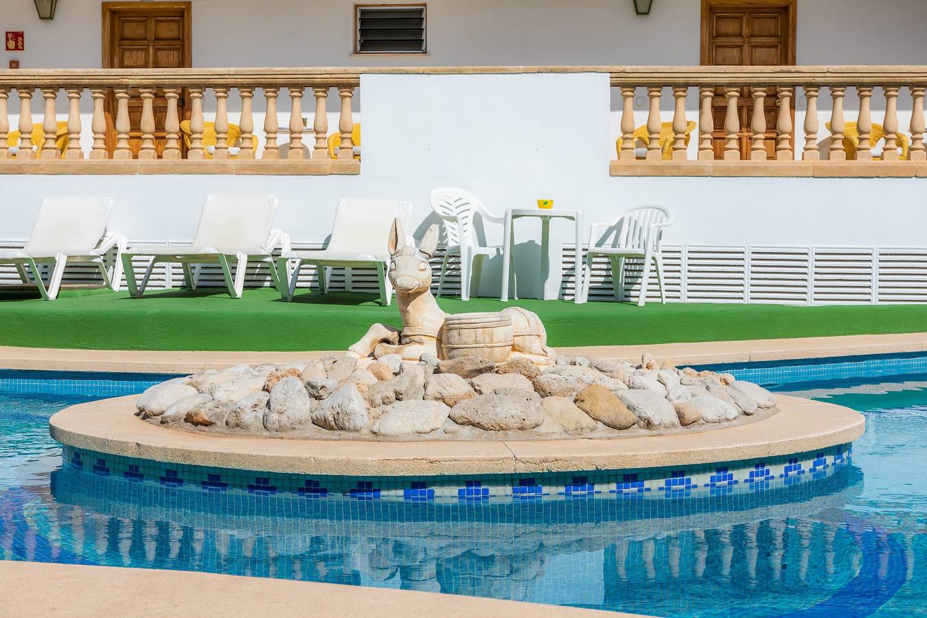Apartment Close to the Beach with Pool Access, Private Terrace, Air Conditioning and Wi-Fi, foto 11