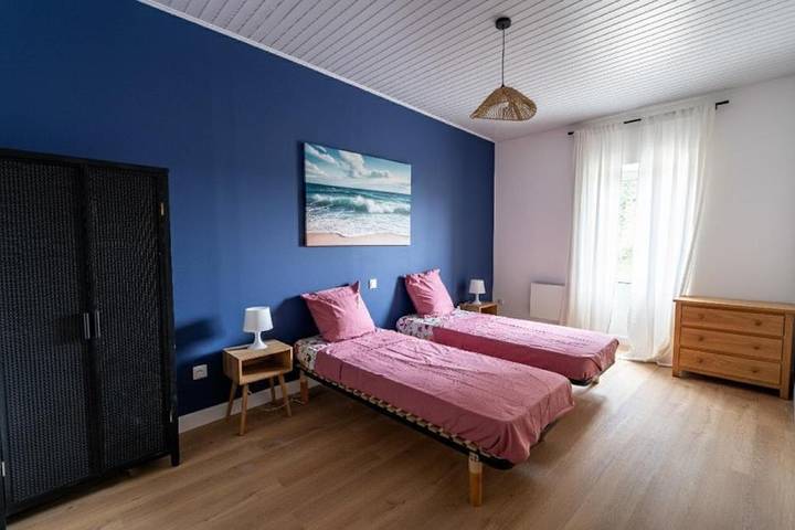 Hôtel pour 22 personnes, avec vue ainsi que jardin et terrasse à Saint-Just-Luzac - 2