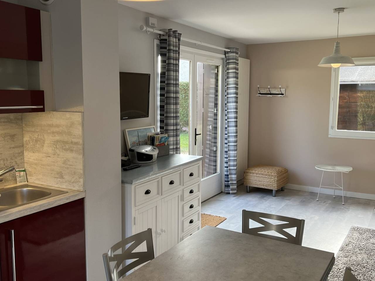 Appartement entier, Charmant cottage familial près de la thalasso, jardin privatif, parking, Wi-Fi, 6 pers. in Cabourg, Région de Caen