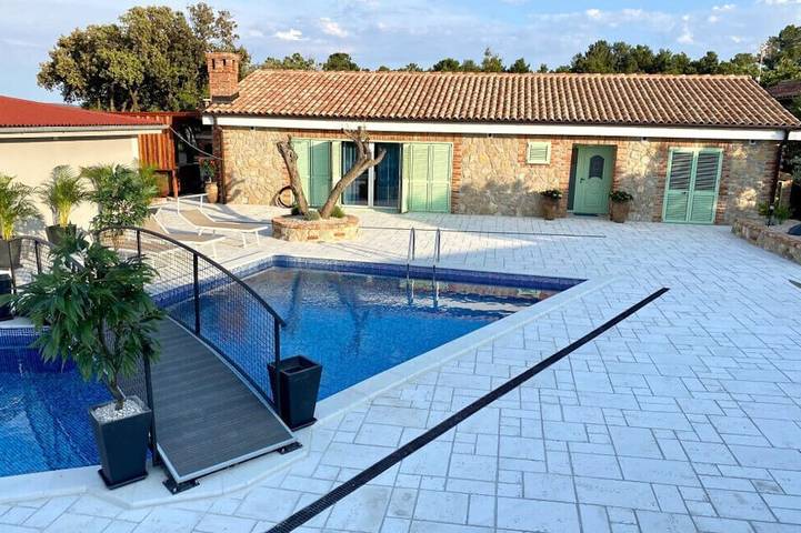 Villa für 7 Personen, mit Garten und Whirlpool sowie Terrasse auf Lošinj