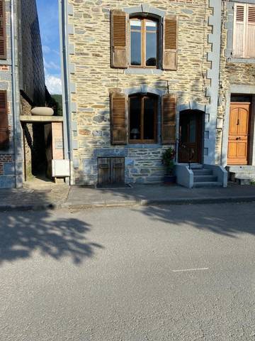 Gîte pour 6 personnes, avec vue sur le lac ainsi que jardin et vue, animaux acceptés à Fumay