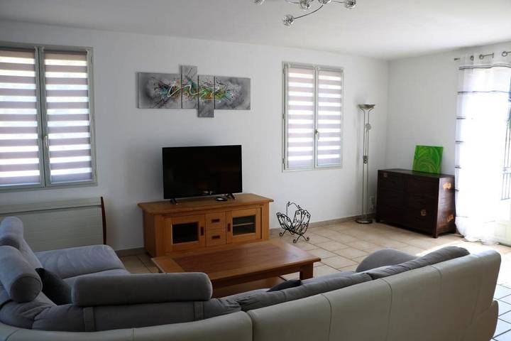Location de vacances pour 6 personnes, avec jardin et vue à Cucuron - 4