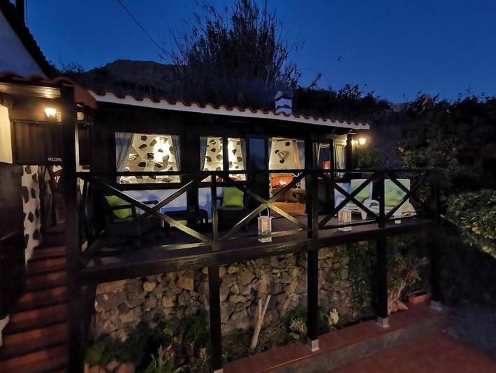 Casa de vacaciones para 2 personas, con vistas además de jardín y piscina en Fataga