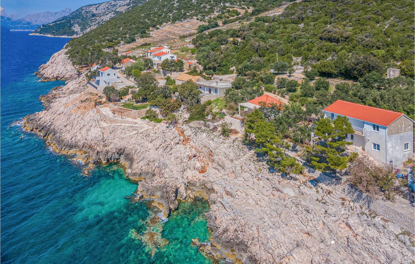 Gemütliche Wohnung mit Terrasse, WLAN und Parkplatz, 100 m bis zur Küste in Potomje, Dubrovnik-Neretva