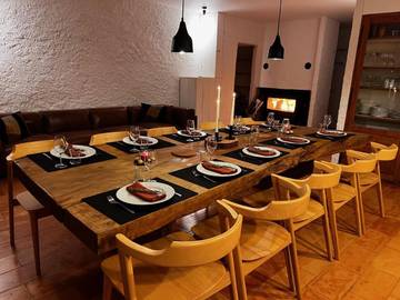 Location de vacances pour 12 personnes, avec jardin et piscine ainsi que vue et vue sur le lac à Liausson