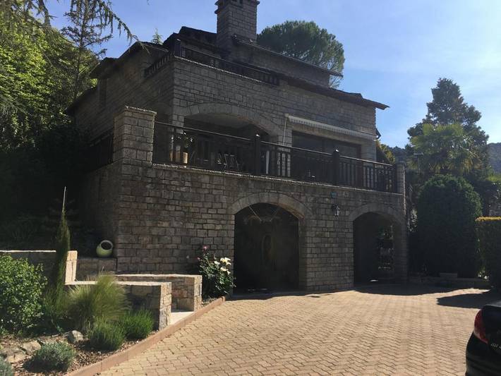 Maison d’hôte pour 4 personnes, avec Terrasse et Jardin ainsi que Piscine et Vue