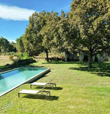 Cottage pour 33 personnes, avec vue et terrasse ainsi que piscine et jardin à Cachen