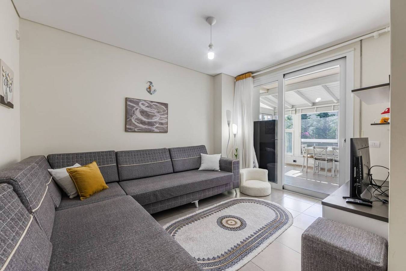 Ganze Wohnung, Blue Bay | Sea View Apartment with Free Parking in Dhërmi, Himarë