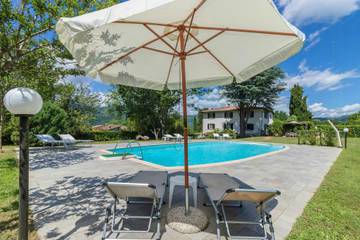 Location de vacances pour 8 personnes, avec jardin et terrasse, adapté aux familles à Barga