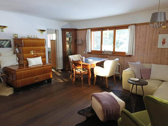 Chalet für 4 Personen, mit Whirlpool und Terrasse sowie Garten und Ausblick in Davos