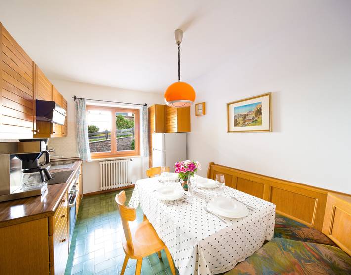 Apartamento entero, Gran apartamento con jardín y vistas a la montaña, acceso directo a pistas en Sellaronda in Wolkenstein, Dolomiti Superski
