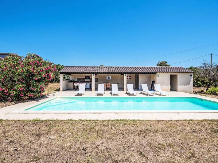 Location de vacances pour 9 personnes, avec terrasse et piscine à Pianottoli-Caldarello - 2