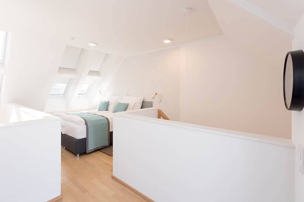 Ganze Wohnung, Duplex-Apartment mit Blick auf die Karlskirche in der Nähe der Staatsoper und der U-Bahn-Linie 10of10 in Wien Innenstadt, Wien