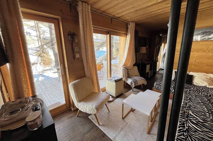 Appartement entier, Appartement Rez de jardin dans chalet in Vars, Région de Briançon