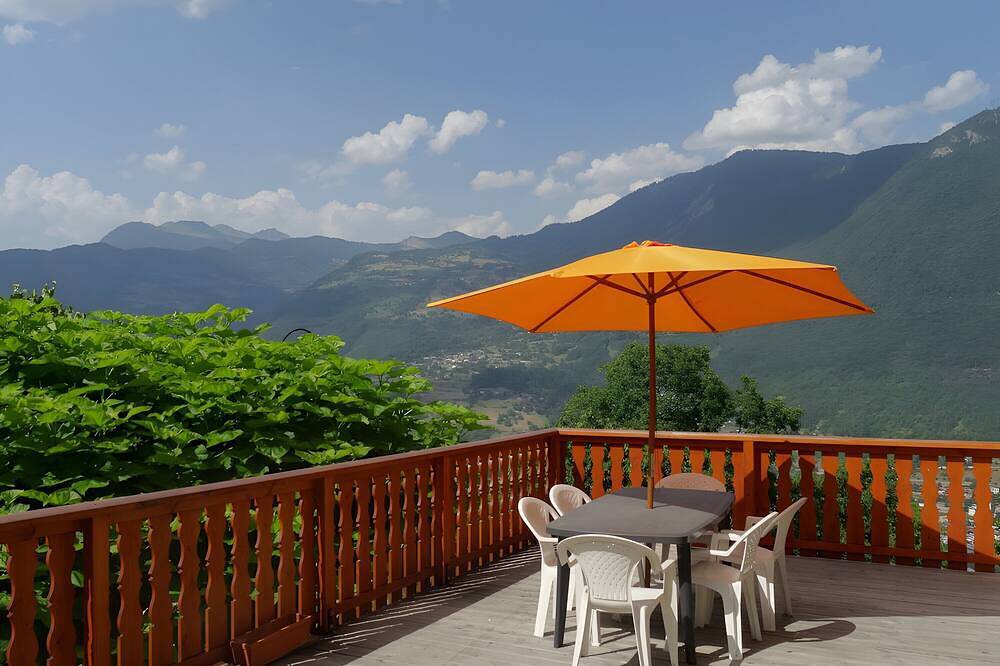 Quiet Independent Accommodation in a Mountain Village in Le Bois, Les Trois Vallées