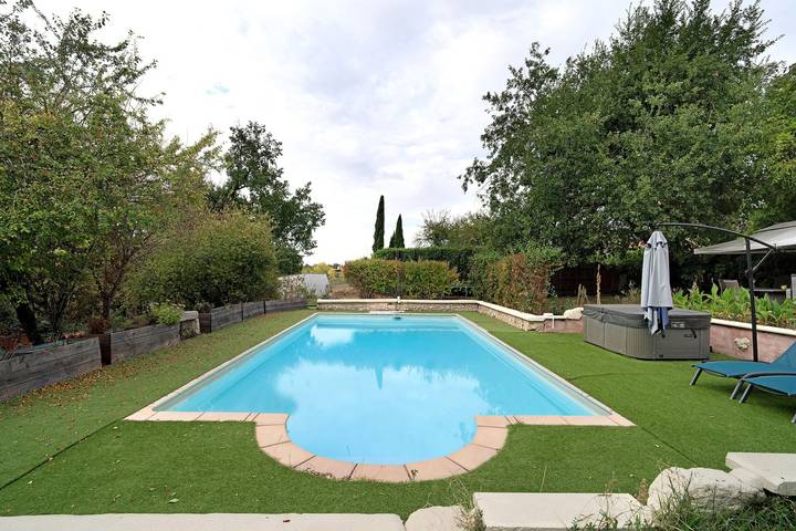 Maison d'hôtes 'Chambre C' avec piscine partagée, Wi-Fi et climatisation in Ribérac, Périgord Vert