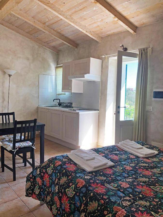 Agriturismo per 6 persone, con Terrazza e Giardino nonché Piscina e Panorama a La Spezia