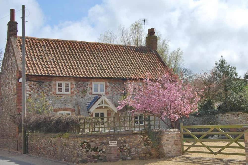 Mayes Cottage, Brancaster, Norfolk in Brancaster, Norfolk Coast