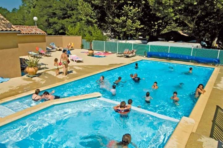 Chalet pour 4 personnes, avec piscine, animaux acceptés