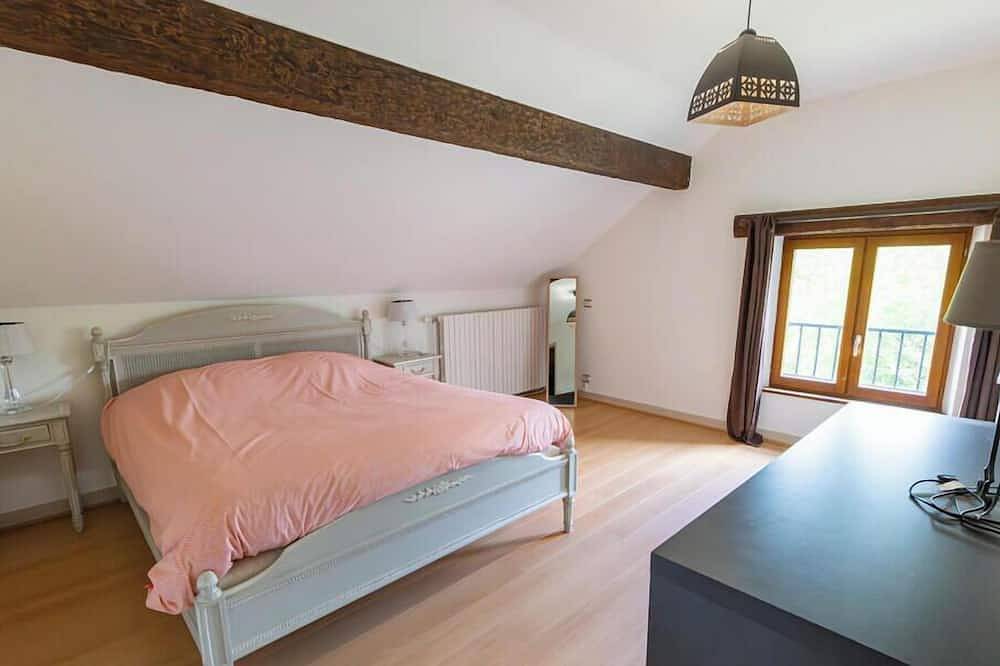 Spacious typical Vercors house for your vacation: fresh air and plenty to do! in La Chapelle-en-Vercors, Parc naturel régional du Vercors