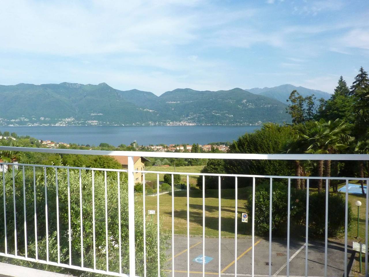 Appartement entier, Appartement "Blueville21" avec vue sur le lac, piscine partagée et Wi-Fi in Germignaga, Lac Majeur (Lombardie)