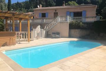 Cottage pour 8 personnes, avec jardin et balcon à Claviers
