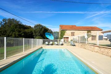 Maison De Vacances pour 8 Personnes dans Loubejac, Périgord Noir, Photo 1