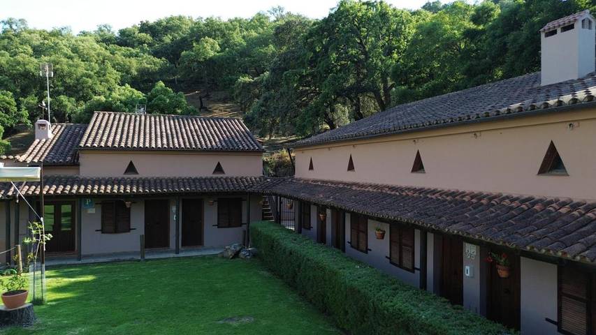 Casa de huéspuedes para 2 personas, con piscina además de jardín y vistas en Sierra de Aracena