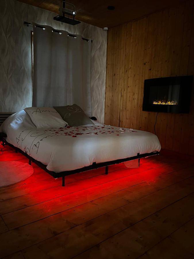 Gîte pour 3 personnes, avec jardin ainsi que terrasse et jacuzzi, animaux acceptés à Colomby