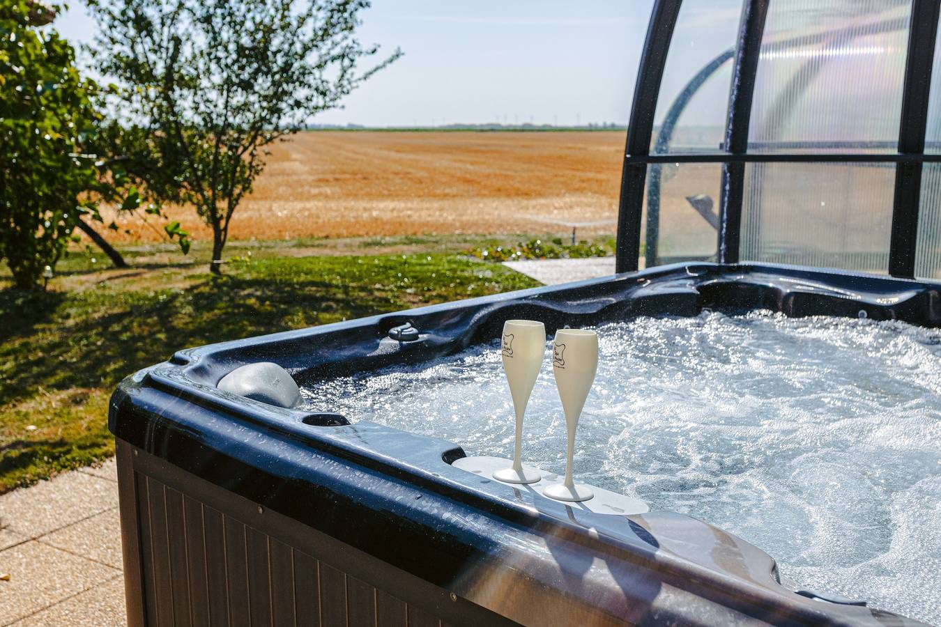 Maison de vacances 'Gîte Le Petit Sableau' avec piscine et Spa partagés, terrasse privée et Wi-Fi in Marans, Région de La Rochelle