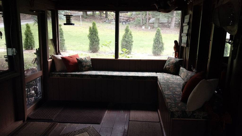 Gemütliche Nordhütte in der Nähe des Sees in Hubbard Lake, Alcona County