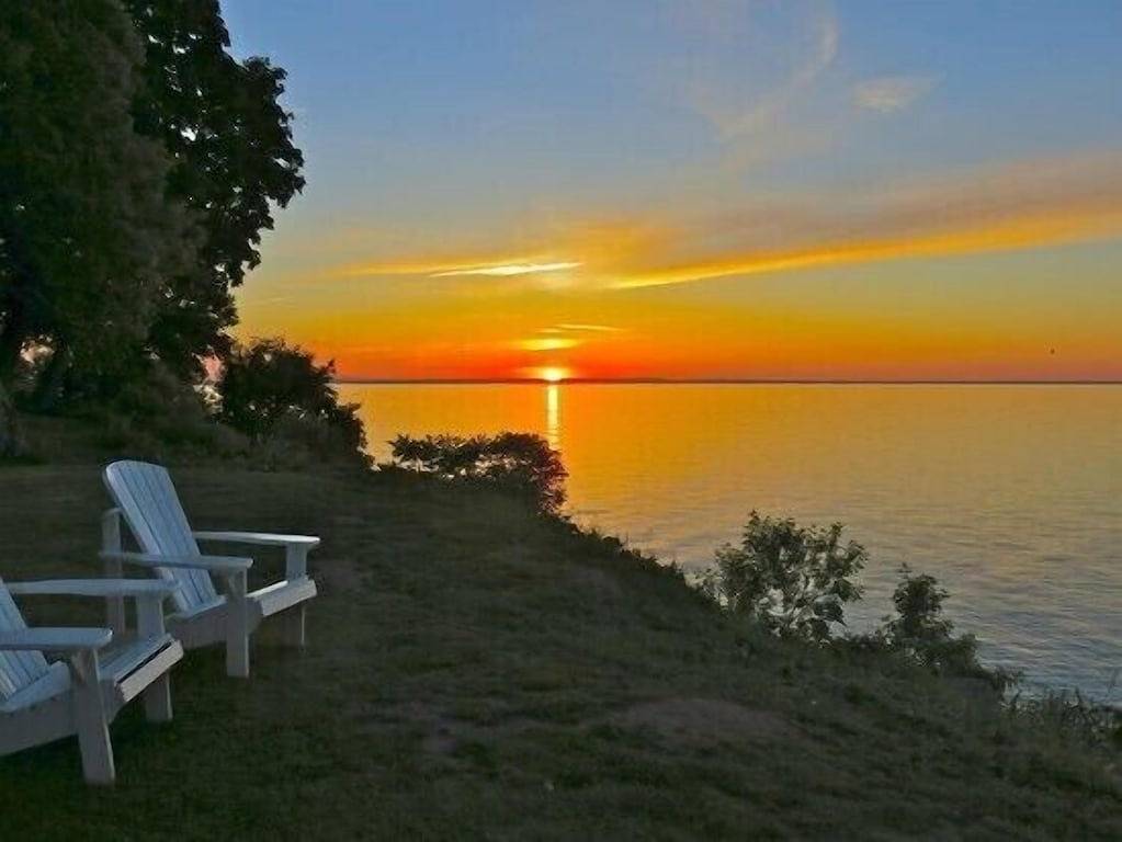 Cottage Niagara Direct Waterfront in Niagara Fälle