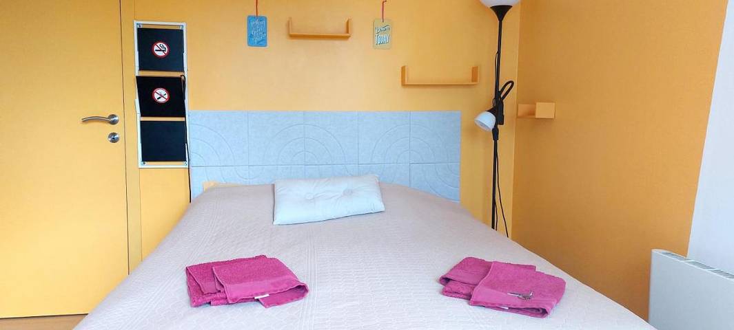 Gîte pour 2 personnes, avec Terrasse et Jardin ainsi que Piscine et Vue à Enghien (homonymie)