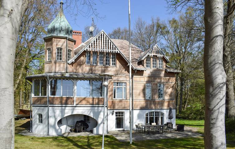 Location de vacances pour 8 personnes, avec Terrasse et Jacuzzi à Ystad