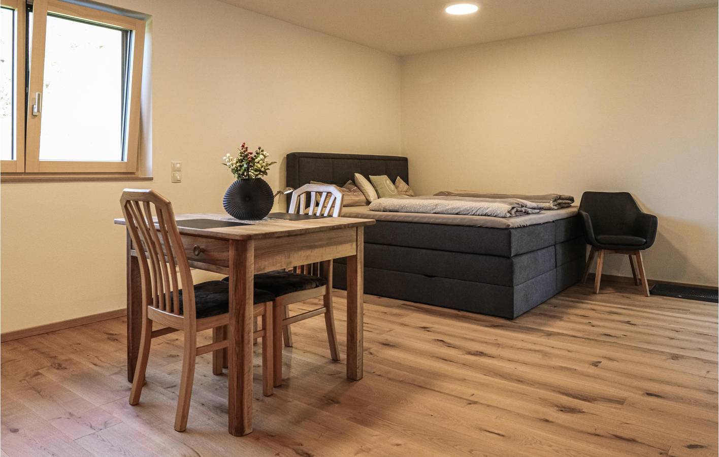 Ganze Ferienwohnung, Gemütliche 73qm Wohnung: WiFi, Parkplatz, Küche, Fluss 2km in Bludenz, Verwall