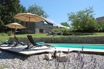 Chambre d’hôte pour 2 personnes, avec piscine et jardin ainsi que vue sur le lac et vue à Espagnac