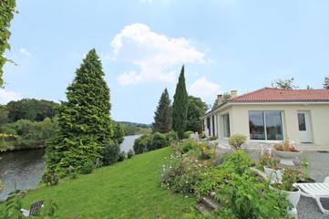 Gîte pour 4 personnes, avec jardin à Compreignac