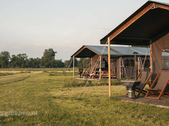 Glamping voor 25 personen, met balkon/terras en terras aan de Waddenzee