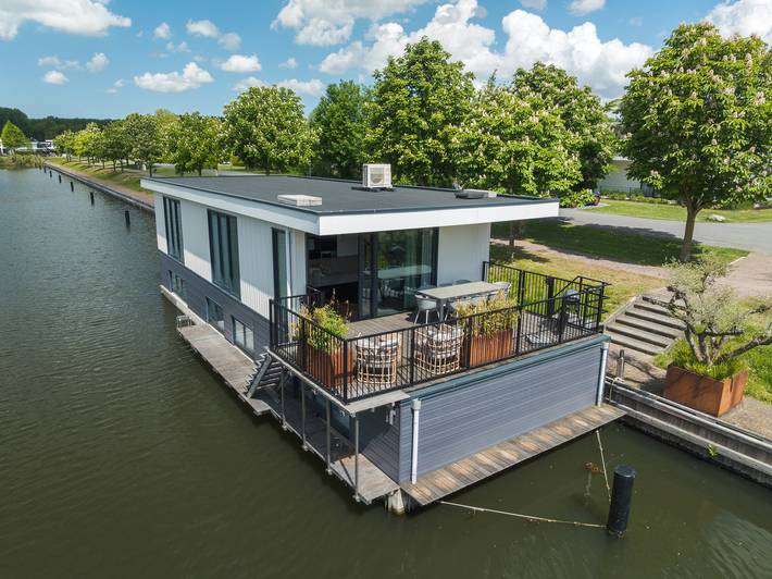 Ferienhaus für 8 Personen, mit Seeblick und Balkon/Terrasse sowie Terrasse am Veluwemeer