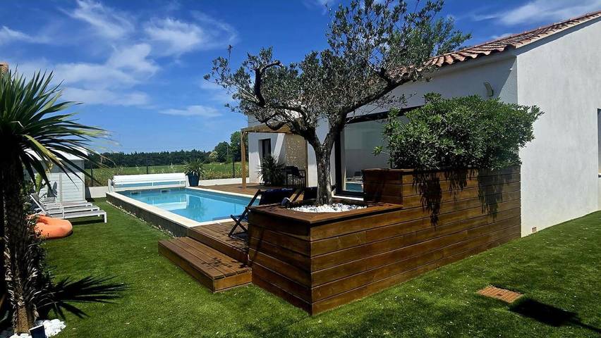 Chalet para 8 personas, con vistas además de jardín y piscina - 1