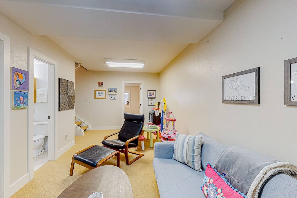 Golf Course Condo with Gas Fireplace, Wifi & Deck with Mountain Views in Eagle-Vail, Beaver Creek