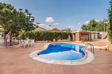 Location de vacances pour 12 personnes, avec piscine et jardin, animaux acceptés à Alcalá de Henares