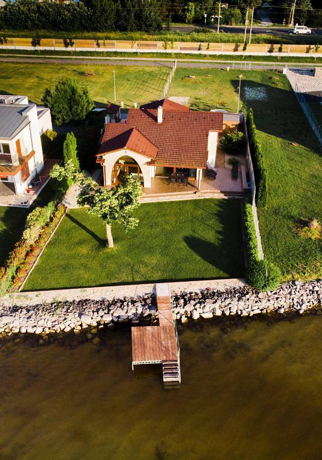 Ferienhaus für 8 Personen, mit Whirlpool und Terrasse sowie Garten und Seeblick in Balatonboglar - 2