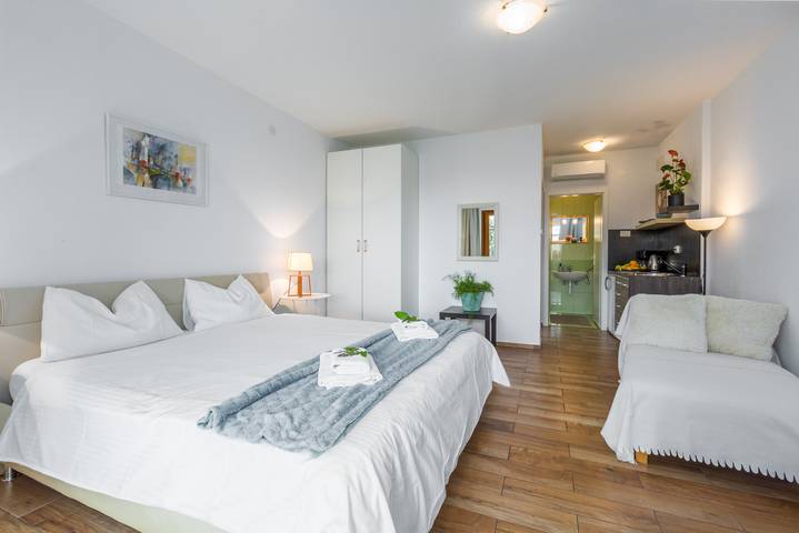 Appartement entier, Appartement de vacances pour 2 personnes avec terrasse in Poreč, Grad Poreč