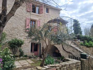 Gîte pour 4 personnes, avec vue et jardin à Dauphin (homonymie)