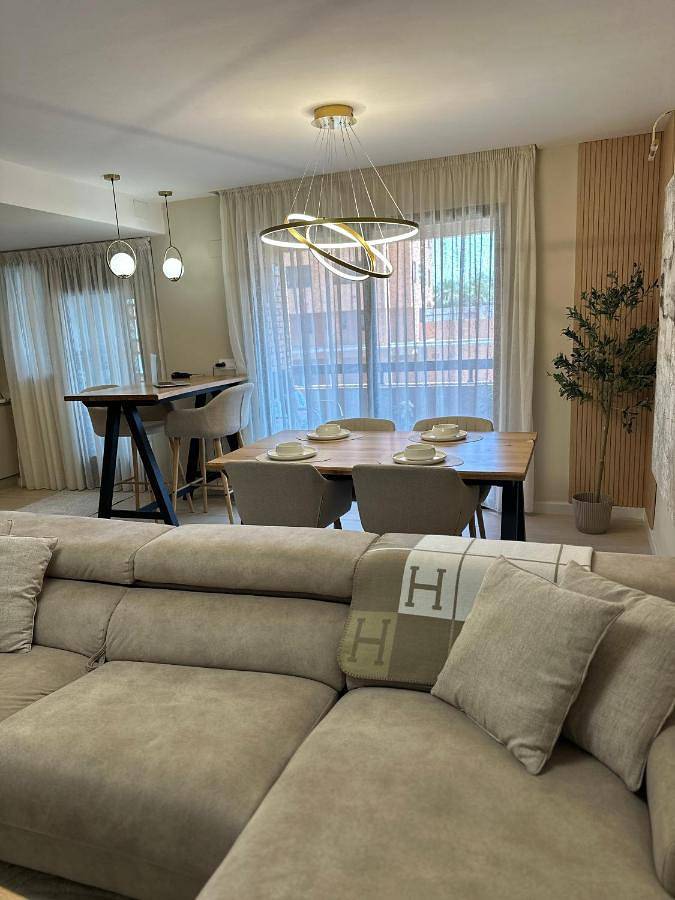 Apartamento de vacaciones para 5 personas, con vistas además de piscina y balcón - 1