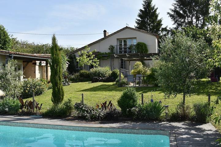 Location de vacances pour 8 personnes, avec Balcon ainsi que Jacuzzi et Jardin à Saint-André-et-Appelles