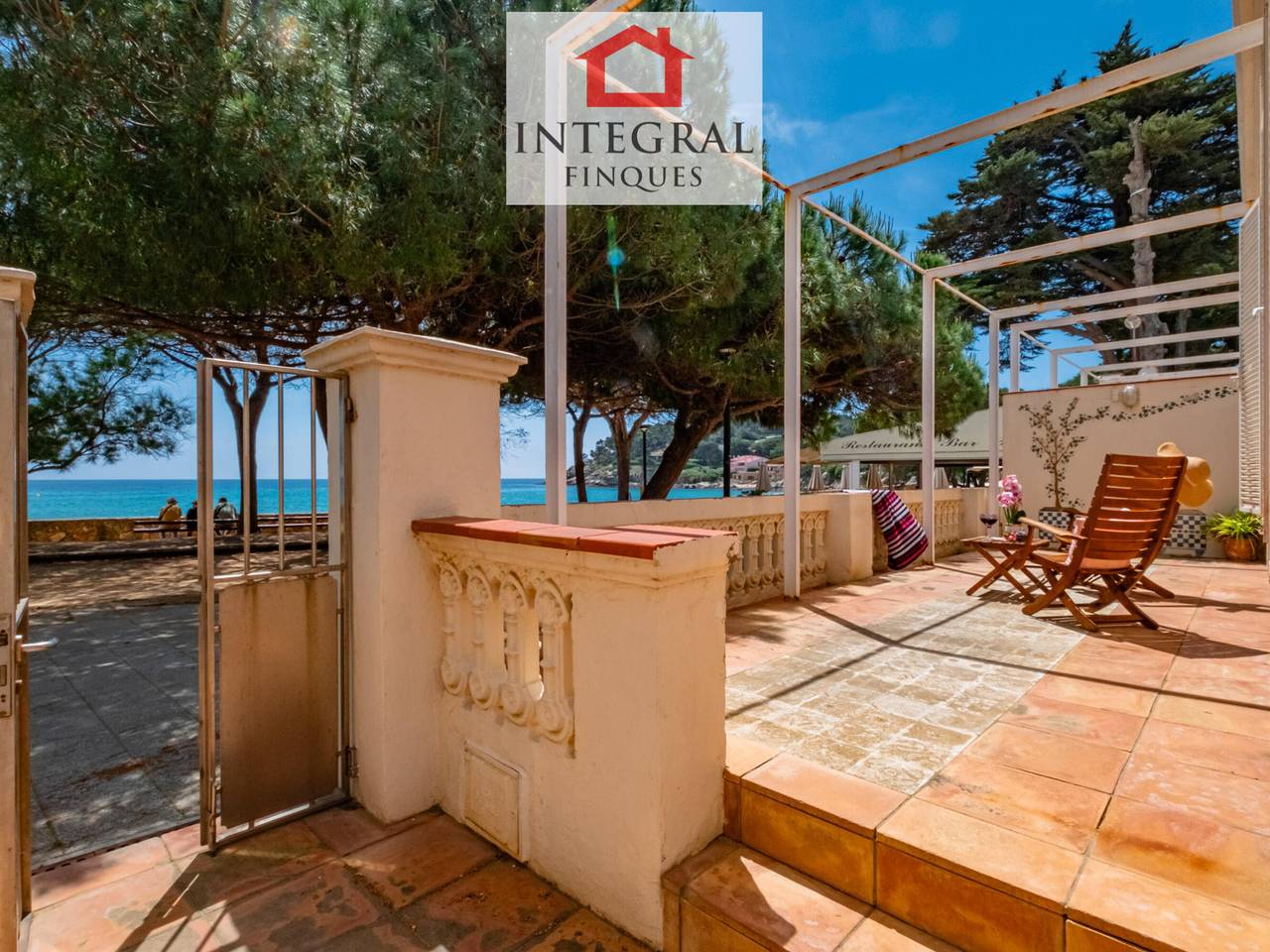 Casa frente al mar en La Fosca con 5 habitaciones, terrazas y acceso directo a la playa in Sant Esteve de la Fosca (Palamós), Palamós